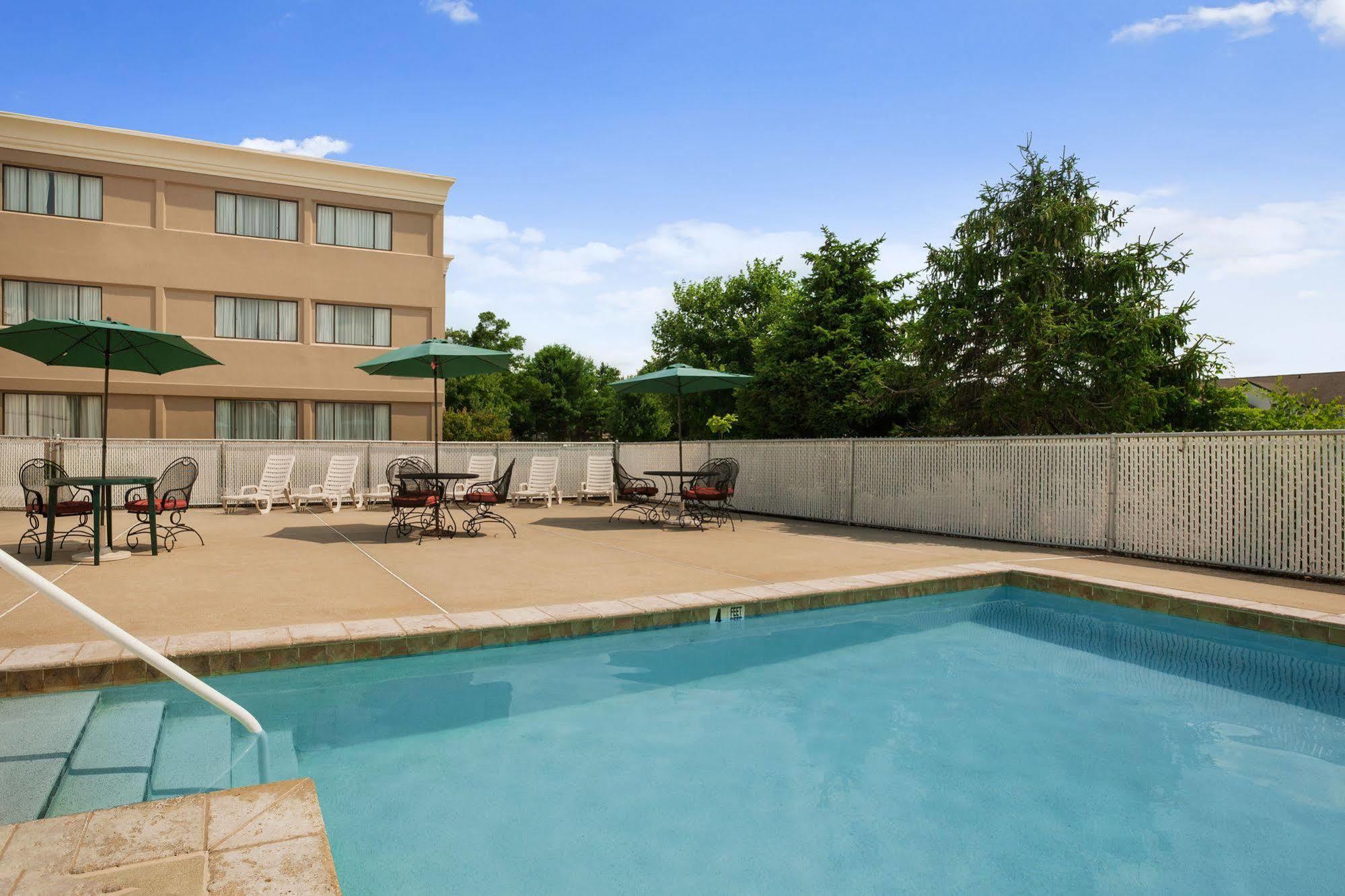 Ramada By Wyndham Toms River Ngoại thất bức ảnh